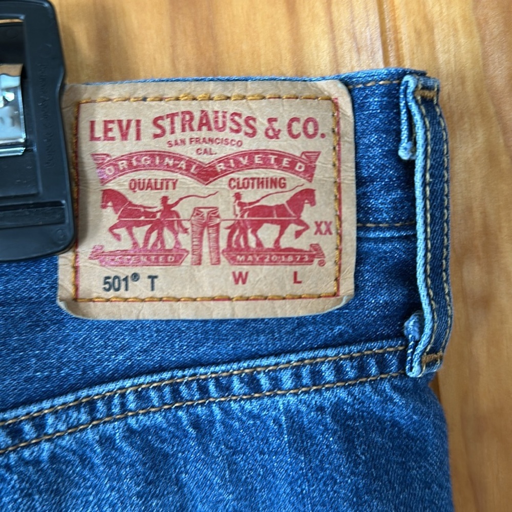 Levi’s 501T Taper Button Fly Denim Jeans Distressed size 29W 28L - Picture 2 of 8